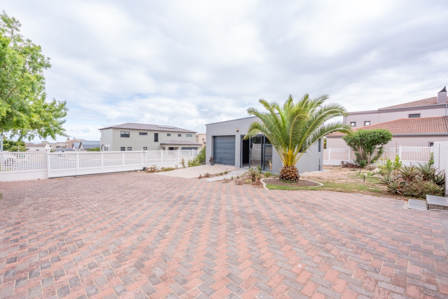 4 Bedroom Property for Sale in Myburgh Park Western Cape